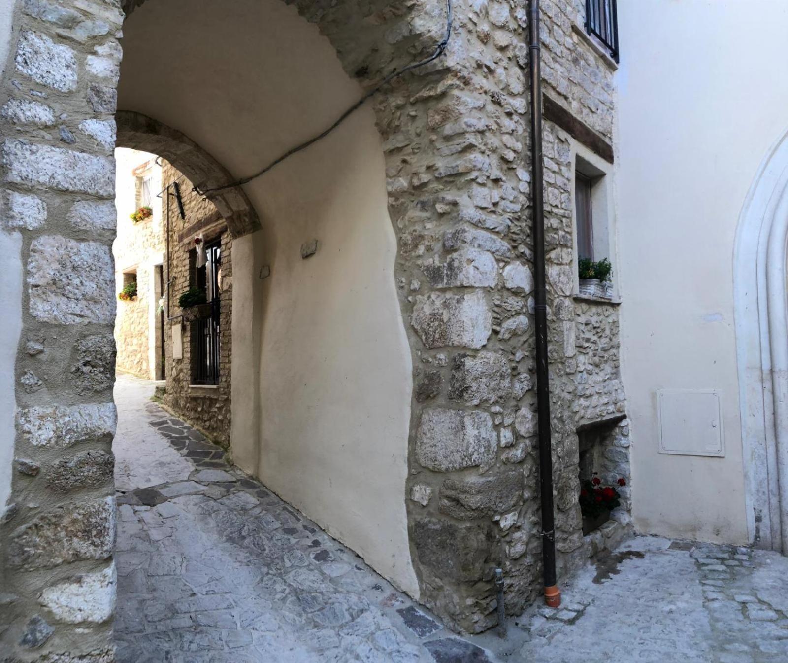 Goriano Sicoli Casa Vacanze Margiu Pater Domus מראה חיצוני תמונה